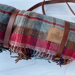 NWT - Pendleton Motor Robe Fringe Wool Blanket - Ruby Beach